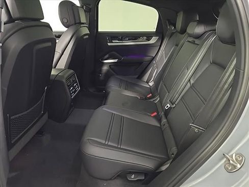 Certified 2025 Porsche Cayenne Coupe AWD/4WD image 15