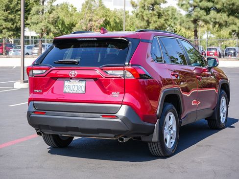 Certified 2020 Toyota RAV4 XLE w/ XLE Grade Weather Package AWD/4WD image 7