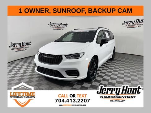 Used 2025 Chrysler Pacifica Limited FWD image 1