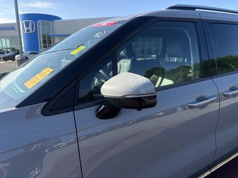 Used 2024 Kia Carnival SX FWD image 5