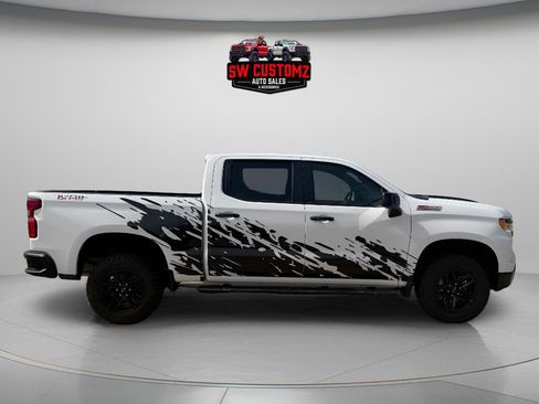 Used 2024 Chevrolet Silverado 1500 LT Trail Boss w/ Protection Package AWD/4WD image 8