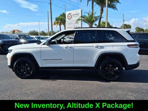 Certified 2025 Jeep Grand Cherokee Altitude AWD/4WD image 4