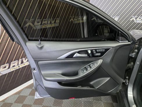 Used 2017 INFINITI QX30 Premium w/ Navigation Package image 17