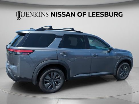 Certified 2024 Nissan Pathfinder SV w/ SV Premium Package FWD image 5