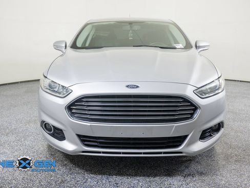 Used 2016 Ford Fusion Titanium FWD image 2