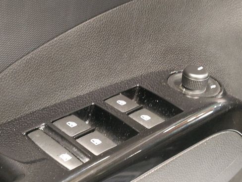 Used 2018 Chevrolet Sonic LT FWD image 27