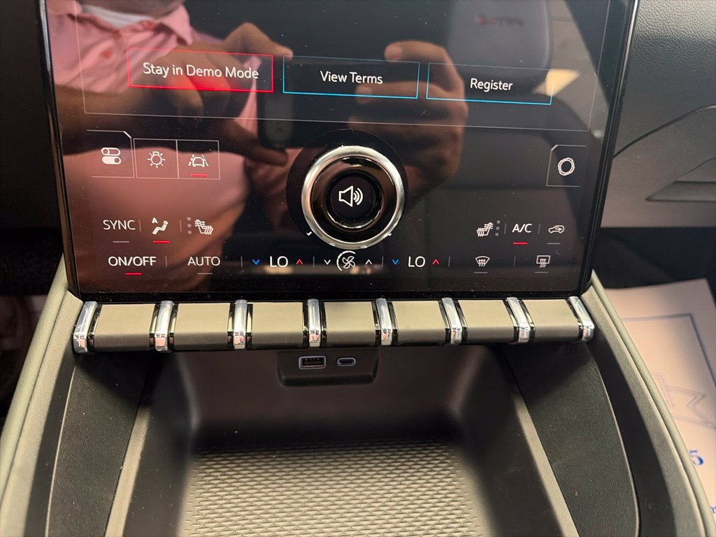 New 2027 GMC Terrain AT4 w/ LPO, Black Badging Package AWD/4WD image 19