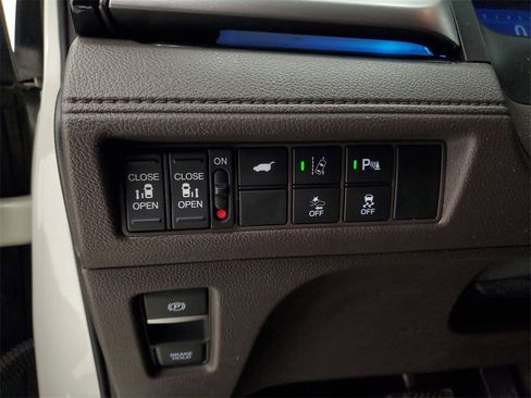 Used 2018 Honda Odyssey Elite image 13