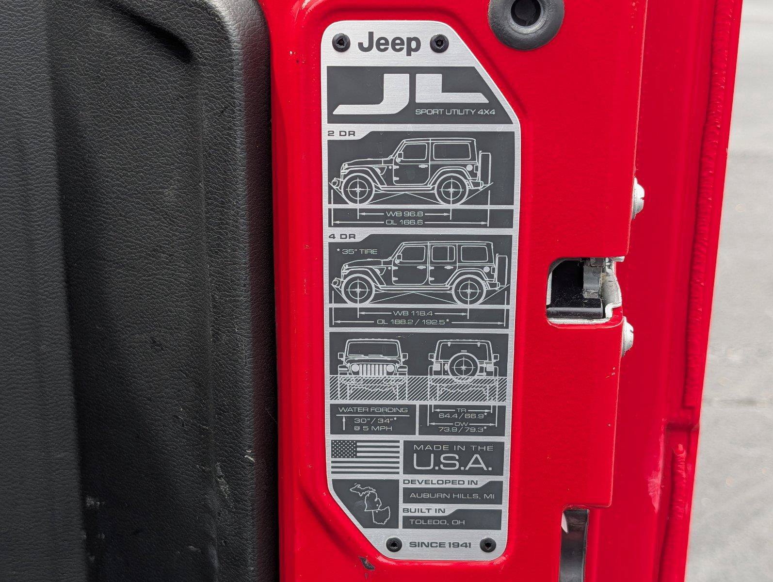 Used 2025 Jeep Wrangler Unlimited Sahara AWD/4WD image 32