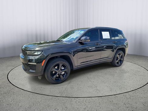 Used 2024 Jeep Grand Cherokee Limited w/ Black Appearance Package RWD image 8