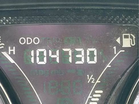 Used 2019 Nissan Versa SV image 9