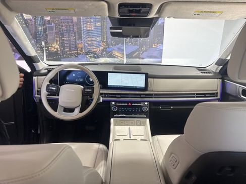 Used 2025 Hyundai Santa Fe Calligraphy image 18