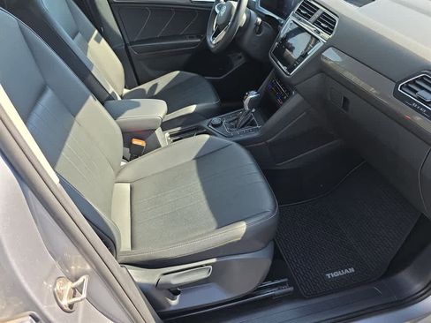 Used 2022 Volkswagen Tiguan SE AWD/4WD image 25