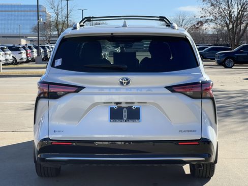 Used 2025 Toyota Sienna Platinum image 8