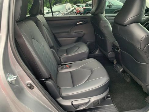 Used 2026 Toyota Highlander XLE AWD/4WD image 29