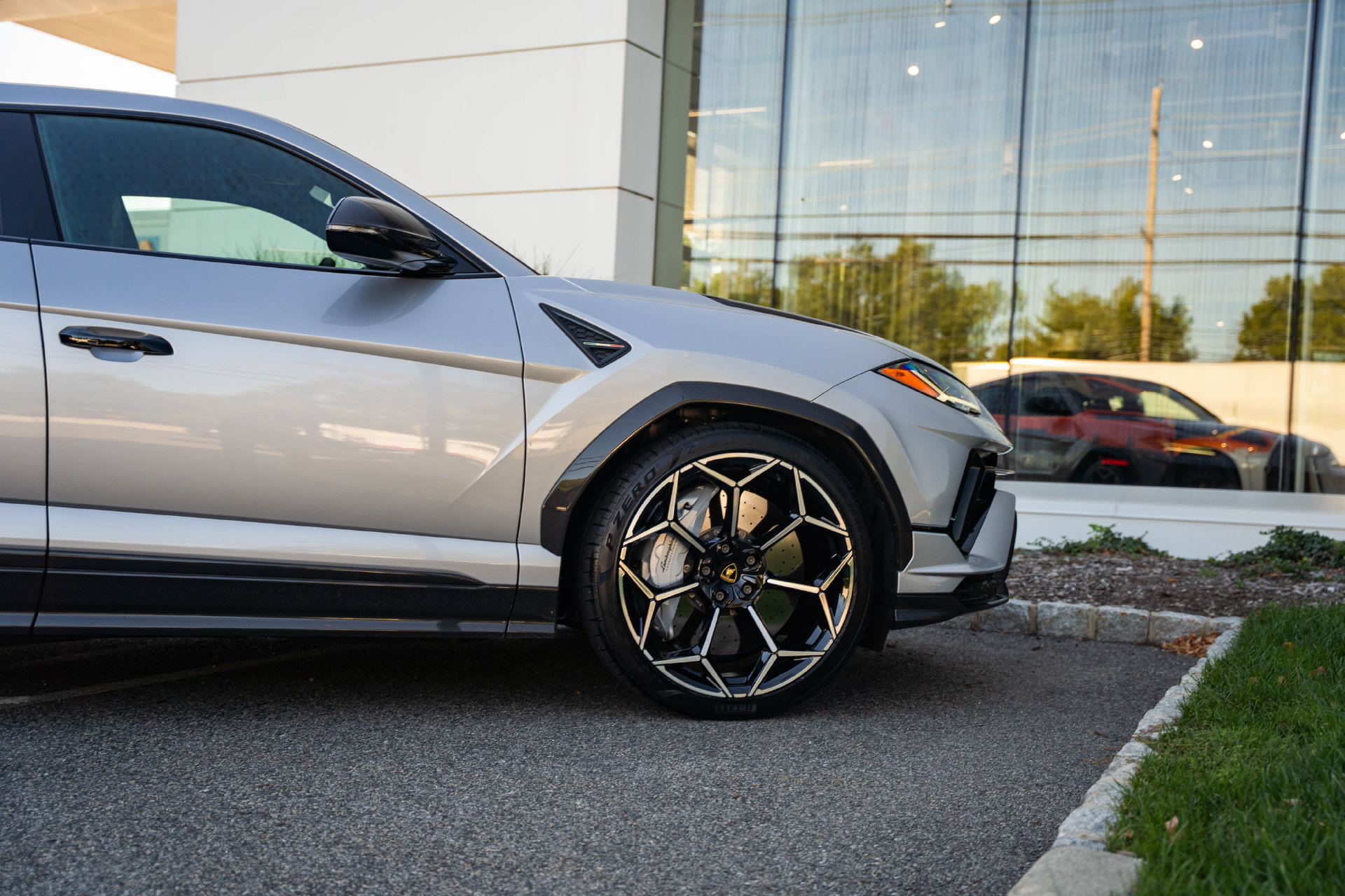Used 2024 Lamborghini Urus Performante AWD/4WD image 14