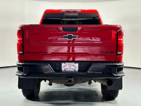 Used 2024 Chevrolet Silverado 2500 ZR2 w/ Technology Package AWD/4WD image 6