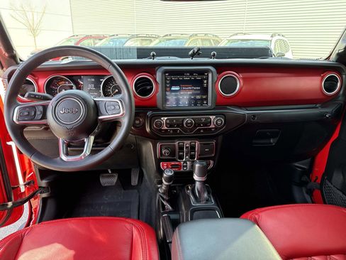 Used 2023 Jeep Gladiator Rubicon w/ Cold Weather Group image 18