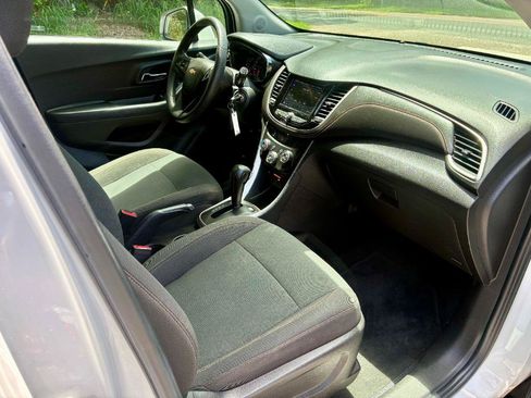 Used 2022 Chevrolet Trax LS w/ Tint and Cruise Package FWD image 6