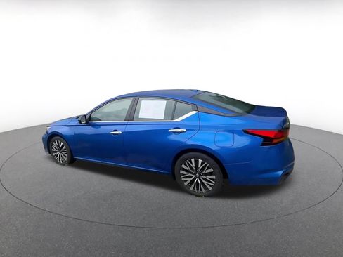 Used 2025 Nissan Altima 2.5 SV FWD image 10