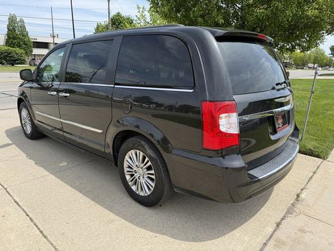 Used 2015 Chrysler Town & Country Touring-L w/ Driver Convenience Group FWD image 7