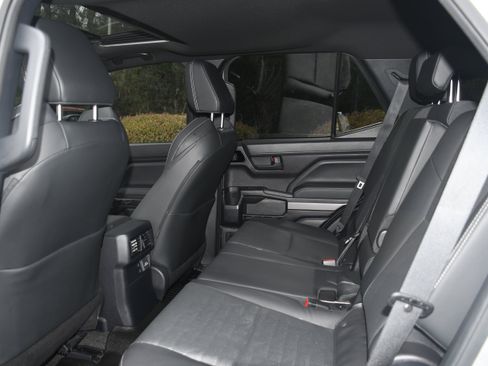 Certified 2025 Toyota 4Runner TRD Off-Road Premium image 17