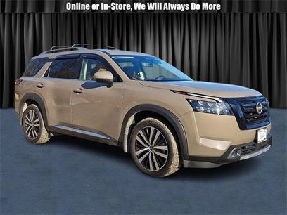 Used 2025 Nissan Pathfinder Platinum w/ Black Appearance Package