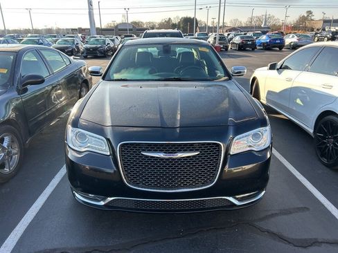 Used 2018 Chrysler 300 Limited image 11