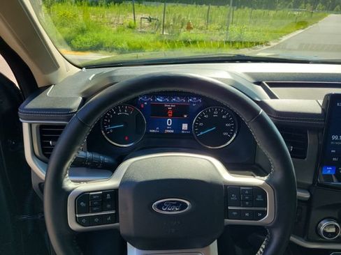 Used 2024 Ford Expedition XLT RWD image 26