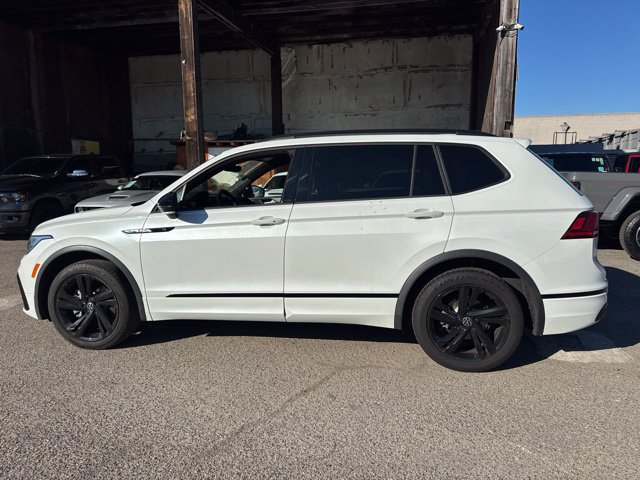 Used 2024 Volkswagen Tiguan SE R-Line FWD image 8
