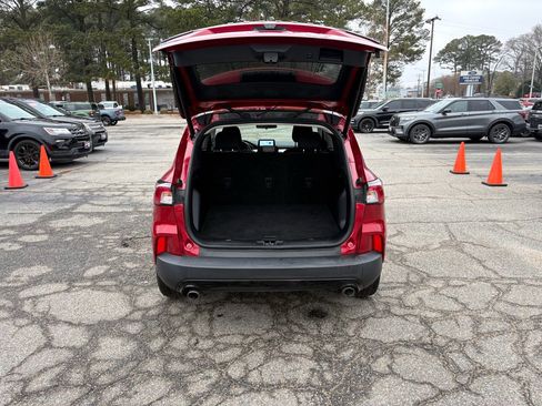 Used 2022 Ford Escape SE w/ SE Sport Appearance Package image 9