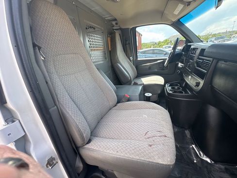 Used 2014 Chevrolet Express 2500 RWD image 18
