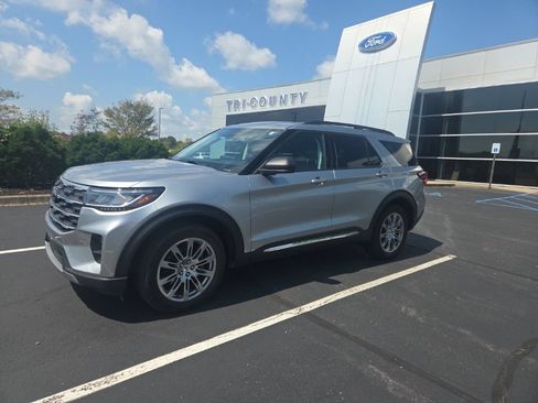 Used 2025 Ford Explorer Active w/ Active Comfort Package AWD/4WD image 3