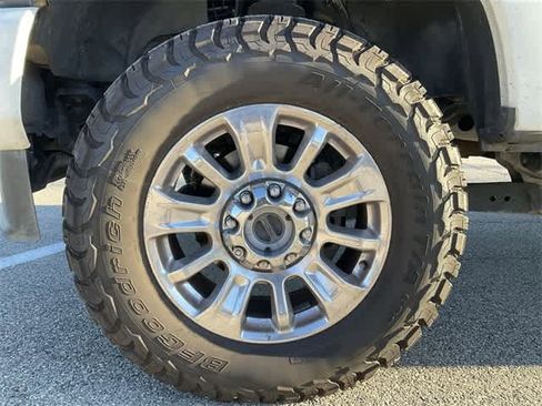 Used 2020 Ford F350 Limited image 11
