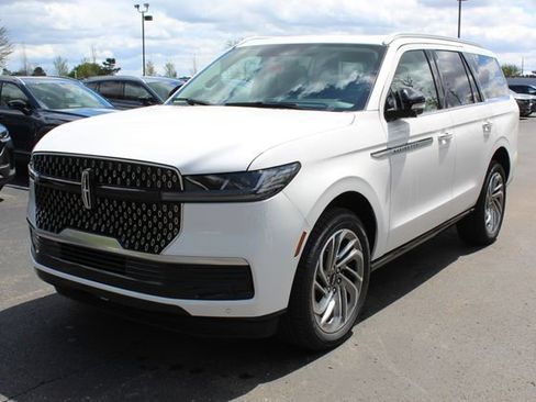 Used 2026 Lincoln Navigator Reserve AWD/4WD image 7