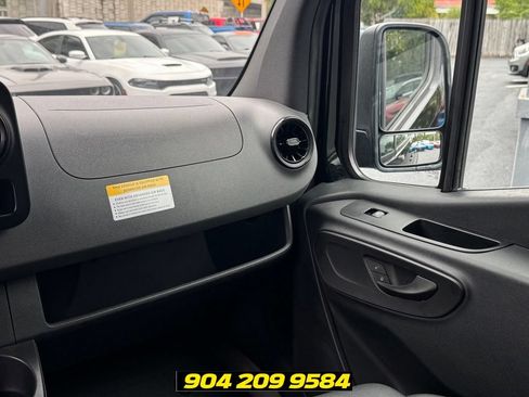 Used 2019 Mercedes-Benz Sprinter 2500 image 18