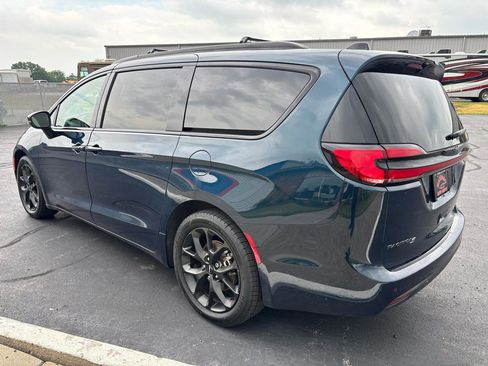 Used 2023 Chrysler Pacifica Touring-L w/ S Appearance Package FWD image 5