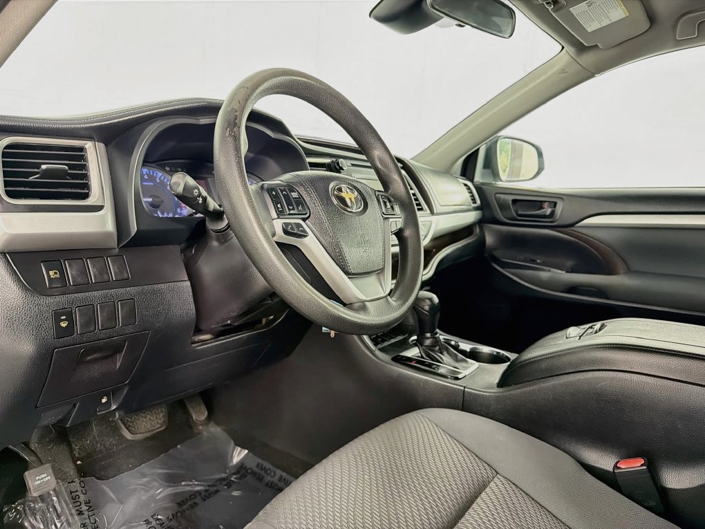 Used 2018 Toyota Highlander LE FWD image 12