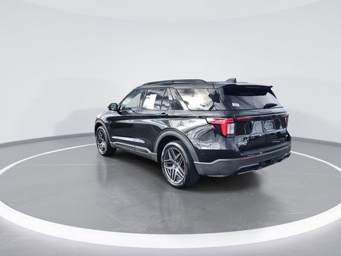 Used 2025 Ford Explorer ST-Line w/ ST-Line Street Pack image 6