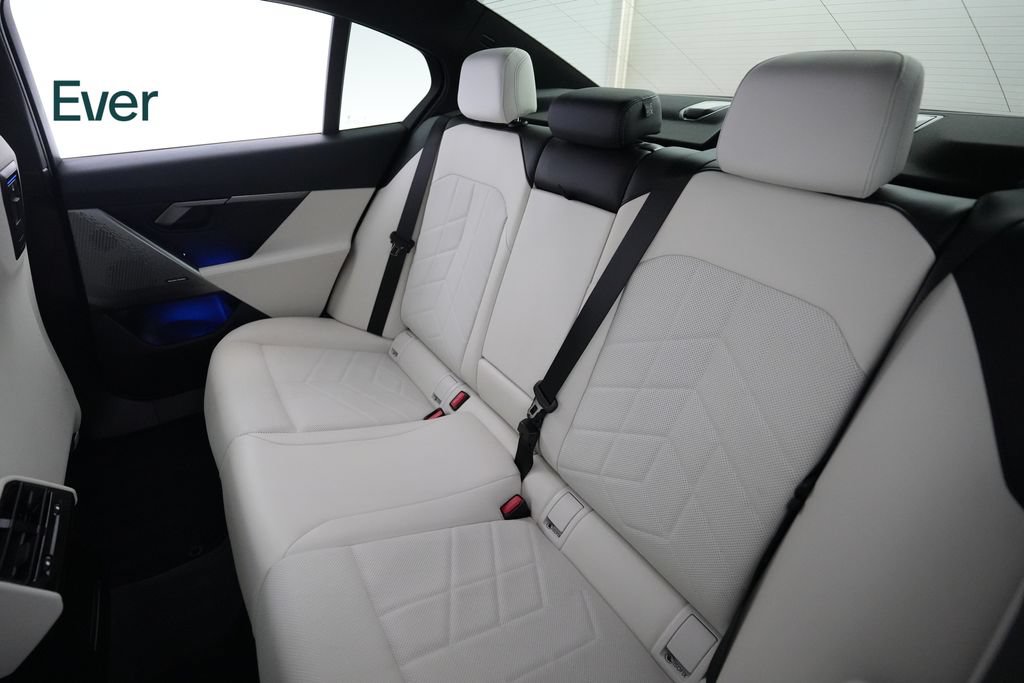Used 2025 BMW i5 M60 w/ M Sport Package AWD/4WD image 24
