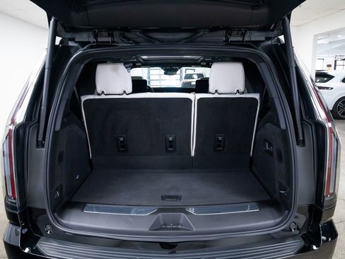 Used 2025 Cadillac Escalade V image 8