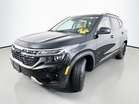 Used 2024 Kia Seltos EX image 3