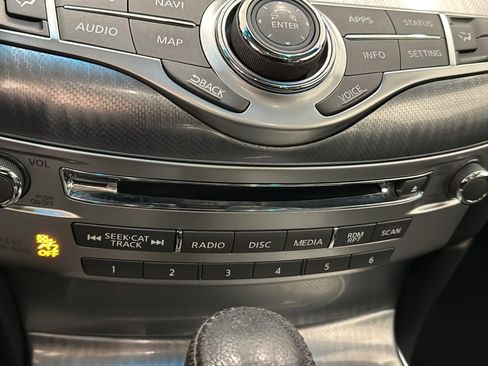 Used 2019 INFINITI Q70 Luxe image 20