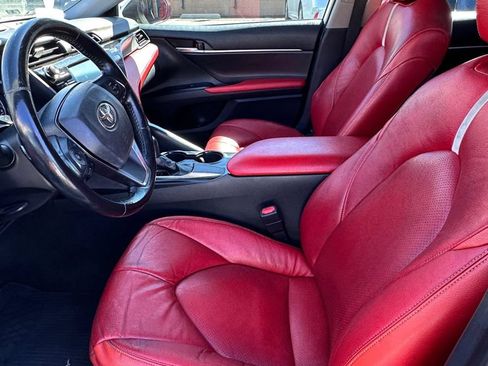 Used 2019 Toyota Camry SE w/ Carpet Mat Package FWD image 7
