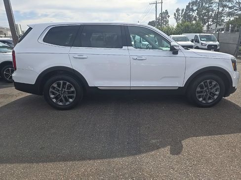Certified 2024 Kia Telluride LX FWD image 9