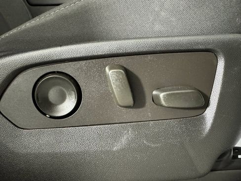 Used 2023 Chevrolet Tahoe LS image 35