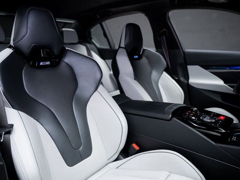 Used 2025 BMW M5 w/ Carbon Package image 66