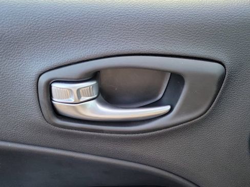 Used 2021 Jeep Compass Latitude FWD image 25