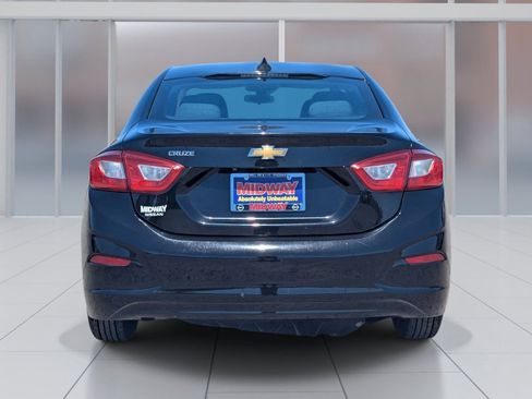 Used 2018 Chevrolet Cruze LS FWD image 2