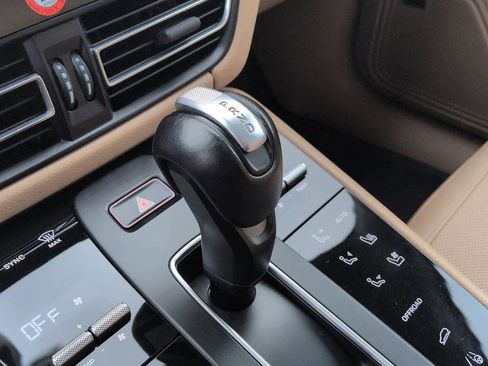 Used 2023 Porsche Macan Turbo image 33